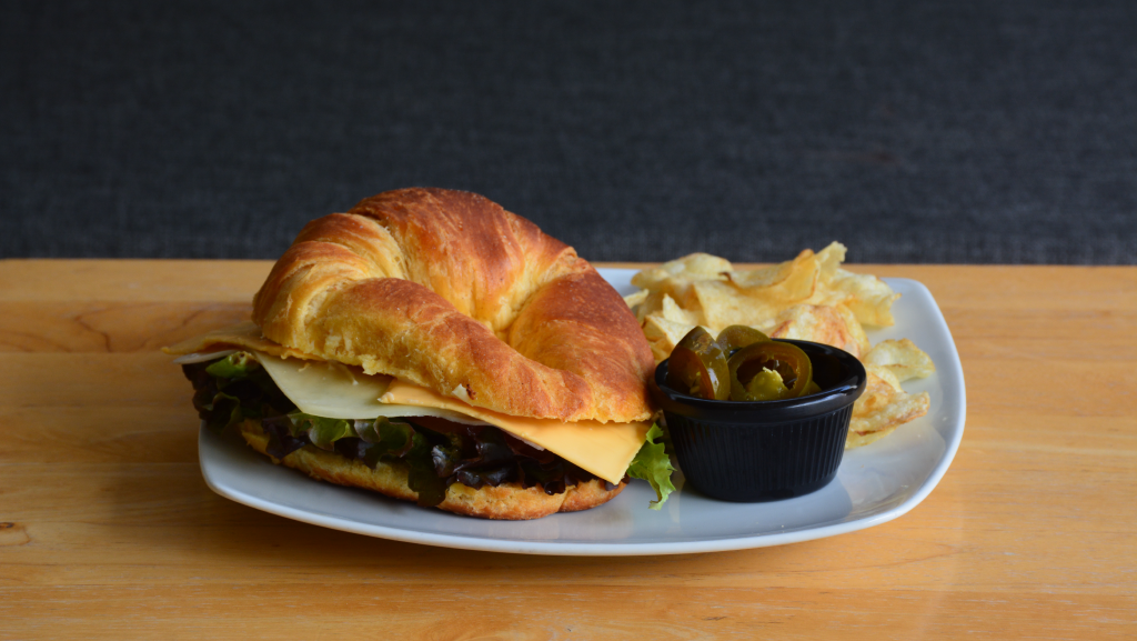 Croissant con chips de papas